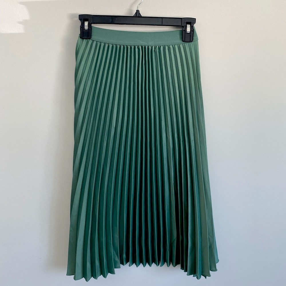 High waist pleated midi skirt
